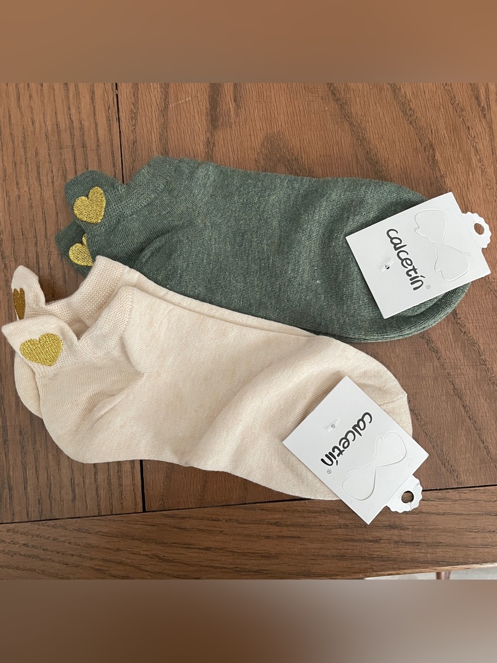 Calcetin socks - 2 pairs - cream and green with gold heart details